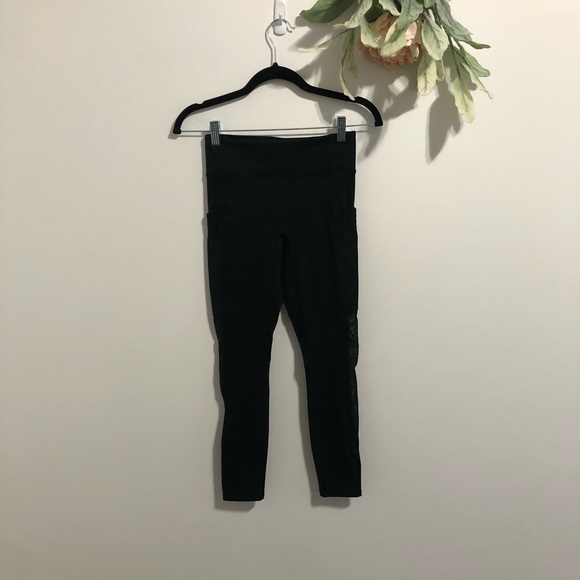 High Rise Fabletics Mesh Panel Pocket 7/8 Leggings - Picture 7 of 14